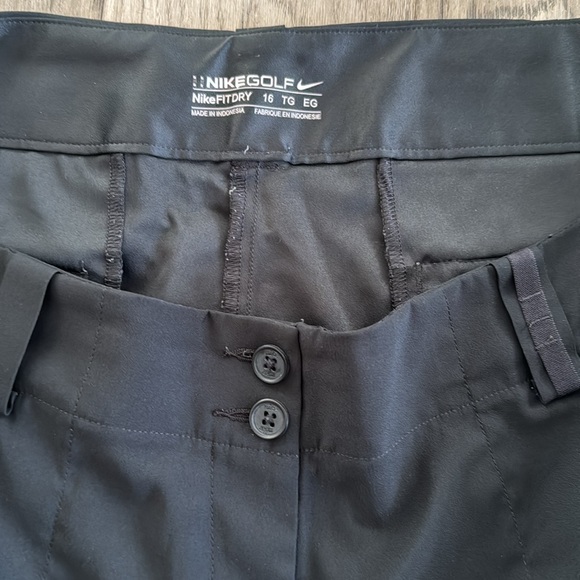 Nike Golf Shorts - Picture 2 of 3